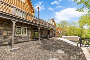 Sugar Rock Lodge Log Cabin on Tablerock Lake
