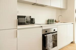 Modern 2 Bed Flat in Central Birmingham w Views