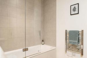 Modern 2 Bed Flat in Central Birmingham w Views