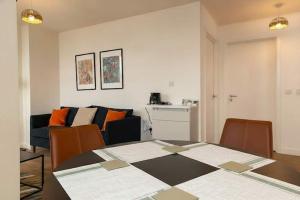 Modern 2 Bed Flat in Central Birmingham w Views