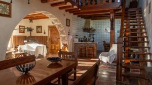 Mas de Paco, Chimenea, barbacoa y piscina