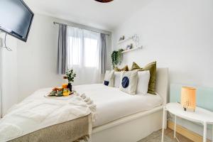 TOWER BRIDGE large 2 bed 2 baths