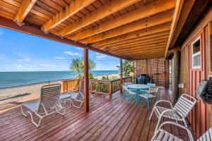 Gulf Front Escape with Private Deck & Beach Access, Pet Friendly