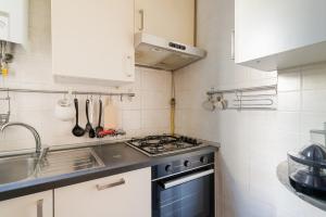 GuestHost - Bright Comfy Apartment