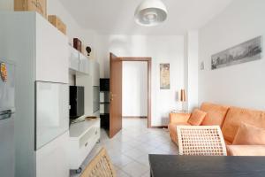 GuestHost - Bright Comfy Apartment