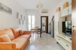 GuestHost - Bright Comfy Apartment