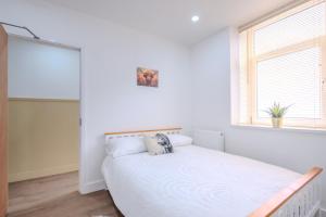 Modern 4BR Home Near Morriston Hospital