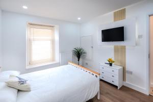 Modern 4BR Home Near Morriston Hospital