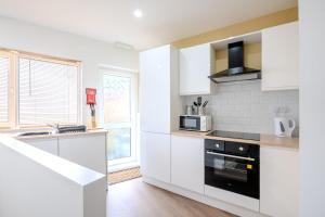 Modern 4BR Home Near Morriston Hospital