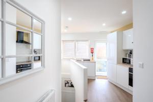 Modern 4BR Home Near Morriston Hospital