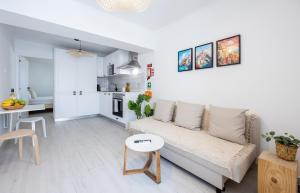 White Apartment, Town Centre