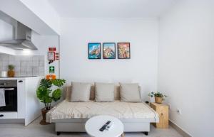 White Apartment, Town Centre