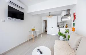 White Apartment, Town Centre