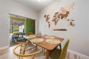 CG075 - Enchanted Palms Getaway