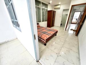 59 Nguyễn Hiền Phòng ban công có một giường