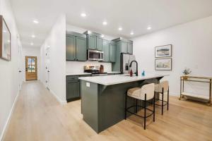 Downtown Luxe-Easy half a mi walk to DT New-Modern
