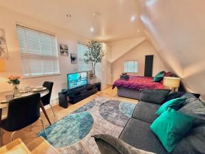 Modern Spacious Premium Studio 5min from Elizabeth Line