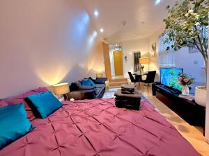 Modern Spacious Premium Studio 5min from Elizabeth Line