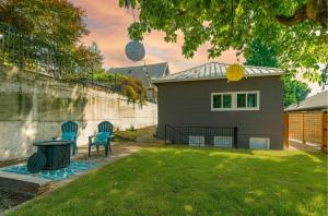 Fremont Bungalow with Backyard View Seattle