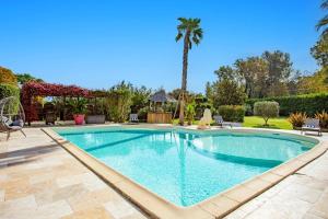 Villa Valleron by Villa Plus