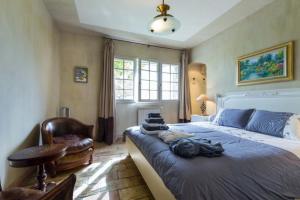 Luxury villa for 18 people with heated pool near Cannes