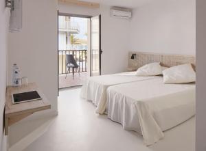 Double or Twin Room with Side Sea View room in Hotel Eolo