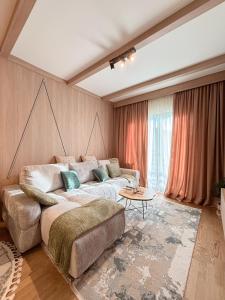 Twenty-five peaks apartment with garage