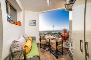 Peaceful Apartment with Sea-View