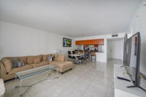 Luxe 2BD Unit | W Sauna, Pool & Gym access