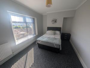 3BR Home Near Swansea City Centre