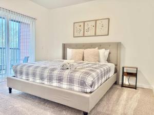 Stylish Urban Getaway Experience City Life 525Pkwy504