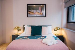 Spacious 3-Bed Retreat - Modern & Super Central