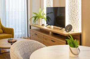 Cozy Suite Among the Highest Floors - Free Parking