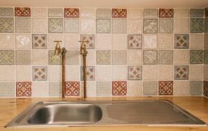 SIESTA DE RON Wilderness Beach House, 10 or 6 or 4 Sleeper Seconds from the OCEAN