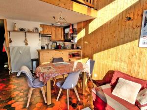 Appartement cosy avec balcon - idéal 4 pers - proche commerces et pistes de ski - FR-1-458-198