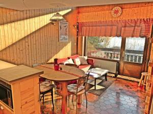 Appartement cosy avec balcon - idéal 4 pers - proche commerces et pistes de ski - FR-1-458-198
