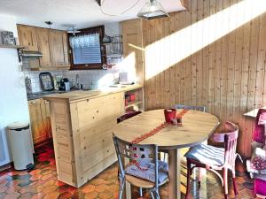 Appartement cosy avec balcon - idéal 4 pers - proche commerces et pistes de ski - FR-1-458-198