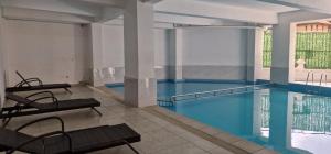 1 Bedroom Apartment with heated Pool,Gym,1 min walk to Mall
