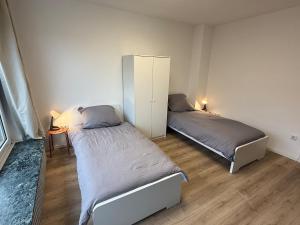 Simple bright 3-room apartment with balcony