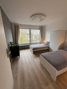 Simple bright 3-room apartment with balcony