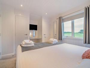 1 Bed in Langbank 73846