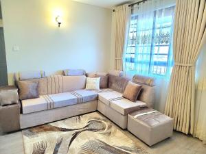 Embakasi Modern Elegant 2 br Urban Escape with Scenic Balcony by Lameg