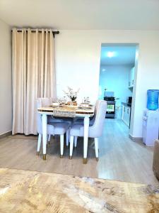 Embakasi Modern Elegant 2 br Urban Escape with Scenic Balcony by Lameg