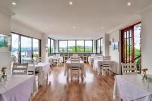 Bush Baby View Lodge