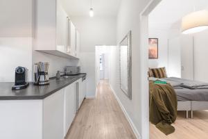 The Goethe Group Loft, 2 BR, 2 bath rooms, one living room, family friendly, 2-5 Guests