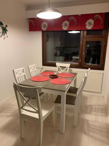 SUSIHUKKA & Punahilkka Apartments with sauna