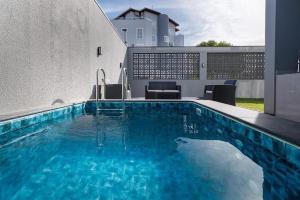Triplex piscina e jacuzzi, 100m Praia