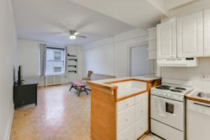 Walk to Boston Common Bright Apt with Rooftop Deck