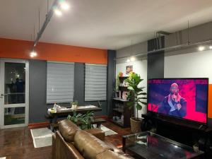 Stylish Studio with Pool & Huge TV