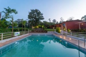 Dandeli Lake leaf - Dandeli Resort